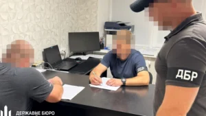 На Донеччині посадовець "нарахував" підлеглим 2 млн грн "бойових"