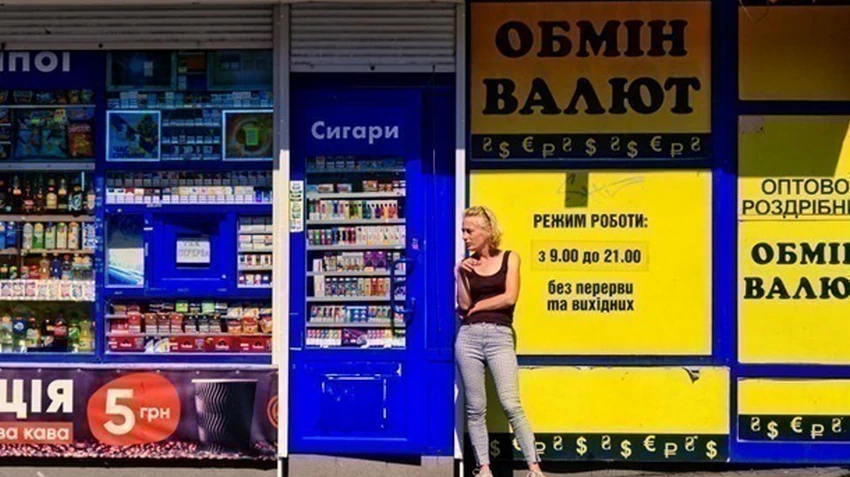 Долар розпочав тиждень зниженням в обмінниках