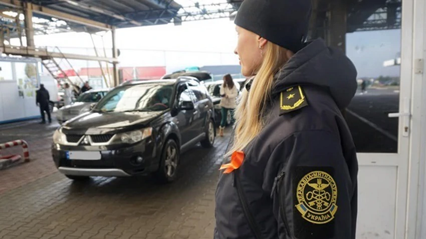 Усі українські митники пройдуть атестацію