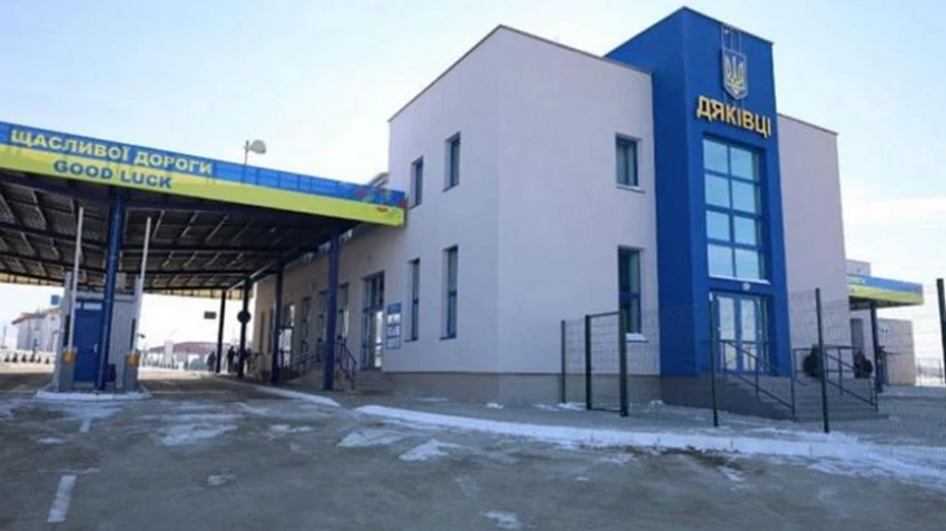 Пункт пропуску на кордоні з Румунією зупинив роботу через удари РФ