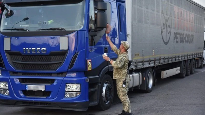 На кордонах України запрацювали нові правила для вантажівок
