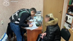 У Києві матір змушувала 9-річного сина голим спати у туалеті