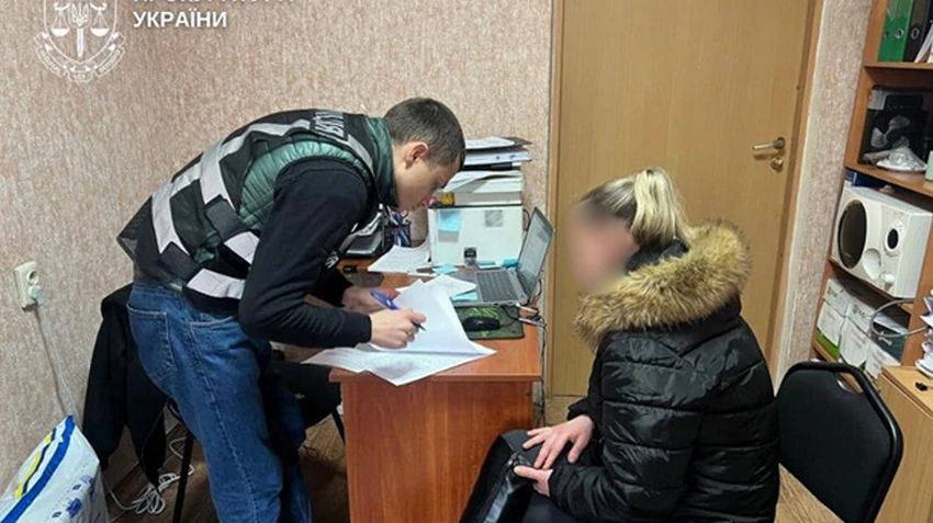 У Києві матір змушувала 9-річного сина голим спати у туалеті