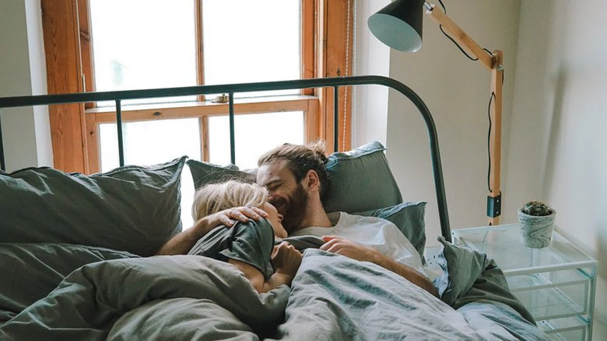 Интимные игрушки и отношения на расстоянии: современные решения для пар