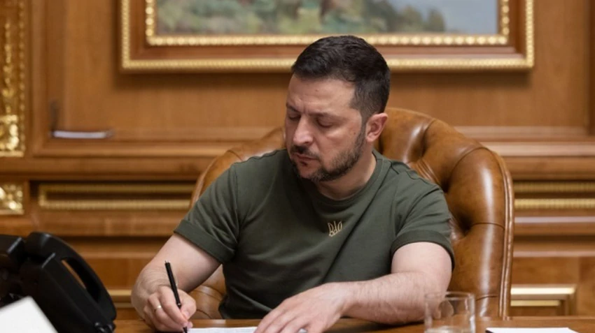 Зеленський підписав продовження мобілізації і воєнного стану