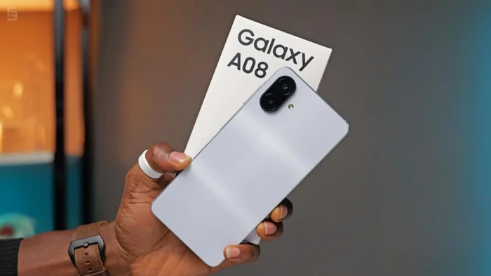 Ні зарядки, ні кабелю: Samsung максимально урізала комплектацію своїх смартфонів Ні зарядки, ні кабелю: Samsung максимально урізала комплектацію своїх смартфонів