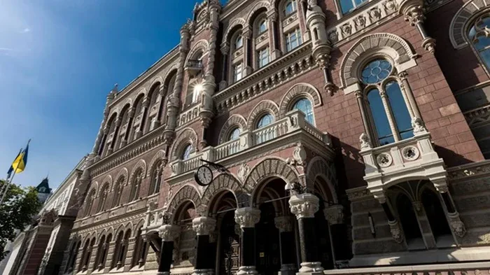 НБУ сократил продаж долларов на межбанке